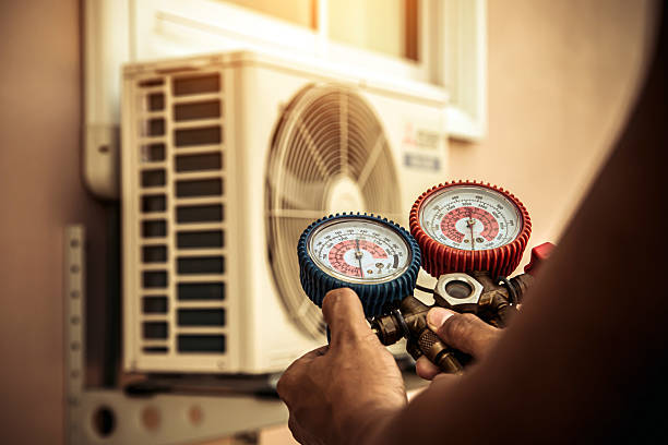Professional Ac Installation technician working in Burlingame, CA